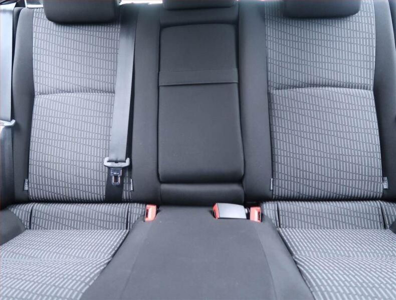 Toyota Avensis - hlavní fotka