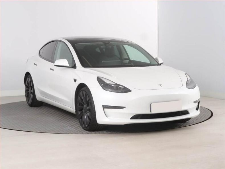 Tesla Model 3 - hlavní fotka inzerátu