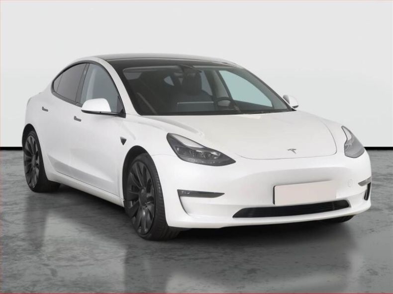 Tesla Model 3 - hlavní foto