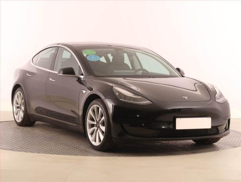Tesla Model 3 - hlavní foto