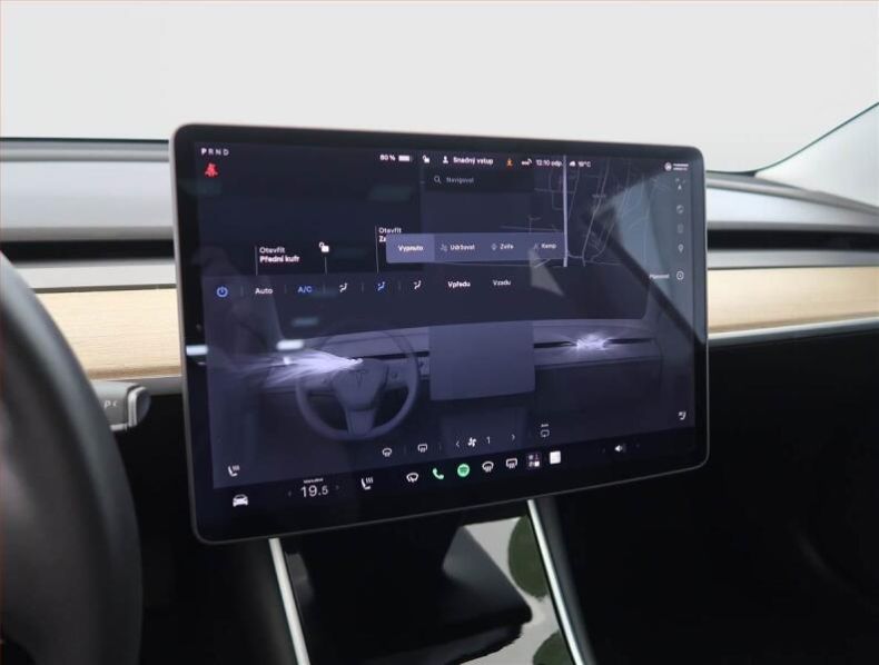 Tesla Model 3 - hlavní fotka