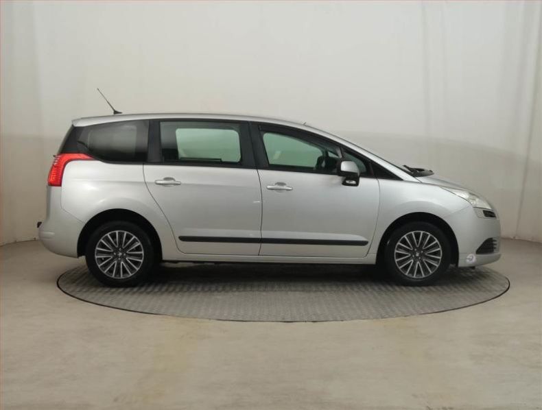 Peugeot 5008 - hlavní fotka