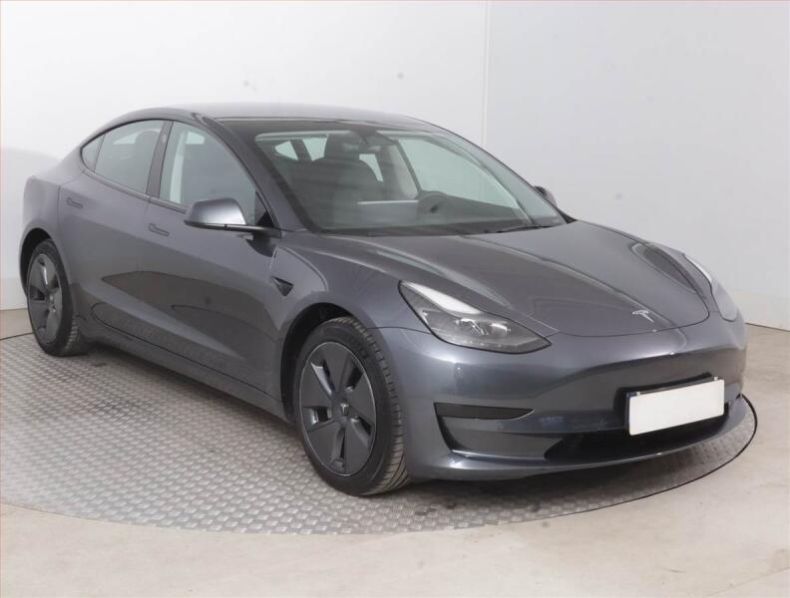 Tesla Model 3 - hlavní foto