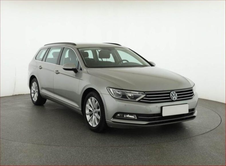 Volkswagen Passat - hlavní fotka inzerátu