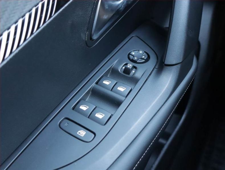 Peugeot 2008 - hlavní fotka