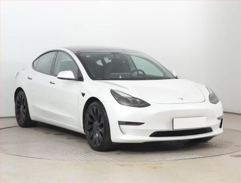 Tesla Model 3 - hlavní foto