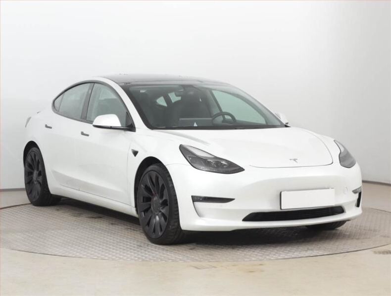 Tesla Model 3 - hlavní foto