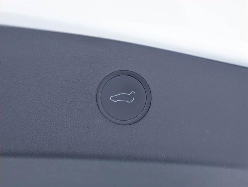 Tesla Model 3 - hlavní fotka