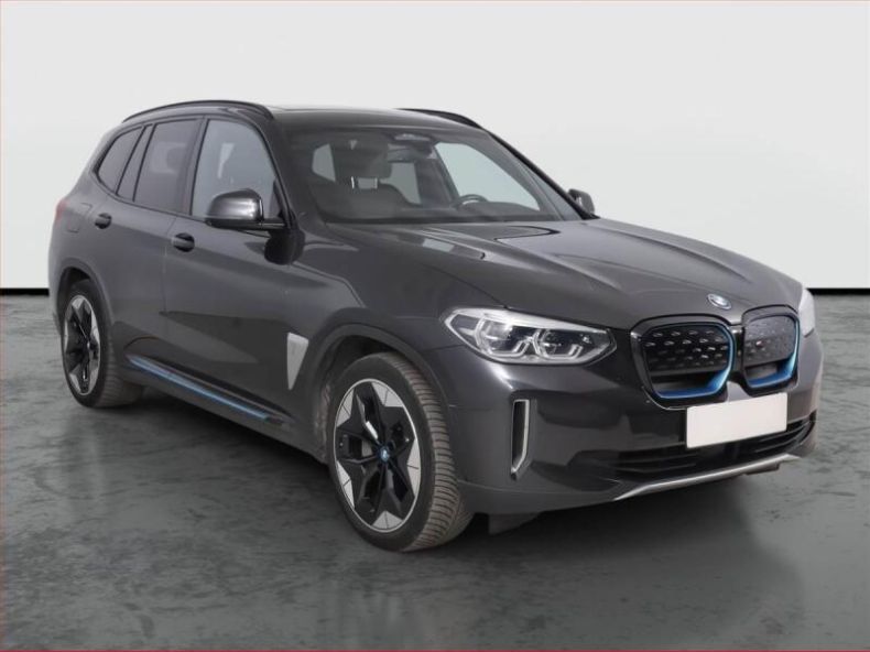 BMW iX3 - hlavní fotka