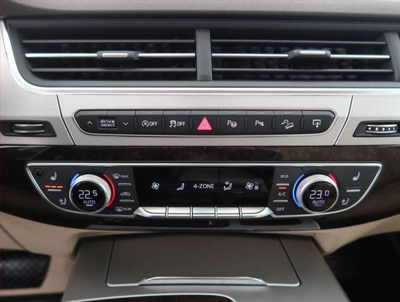 Audi Q7 - hlavní fotka