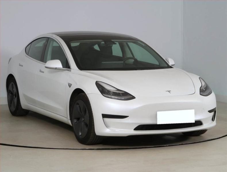 Tesla Model 3 - hlavní fotka inzerátu