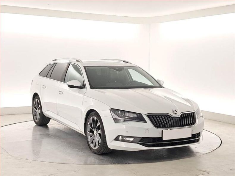 Škoda Superb - hlavní foto