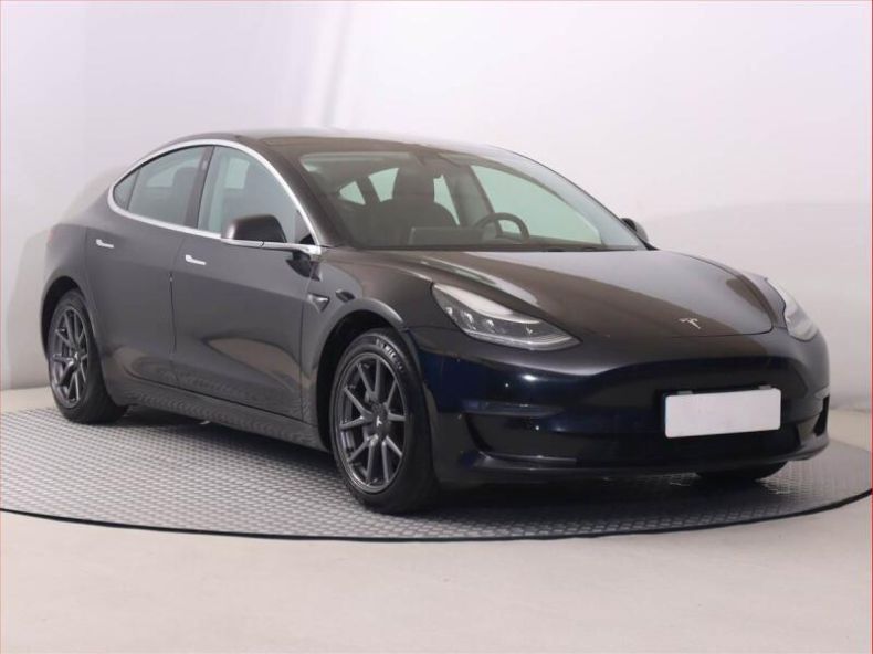 Tesla Model 3 - hlavní foto