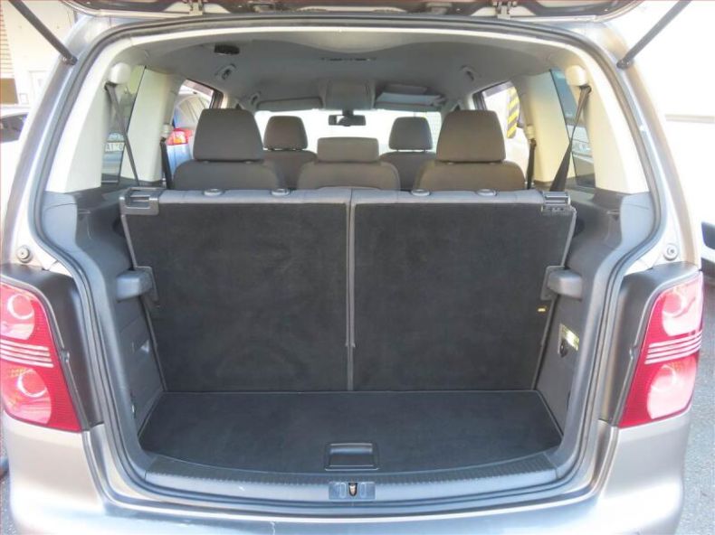 Volkswagen Touran - hlavní fotka