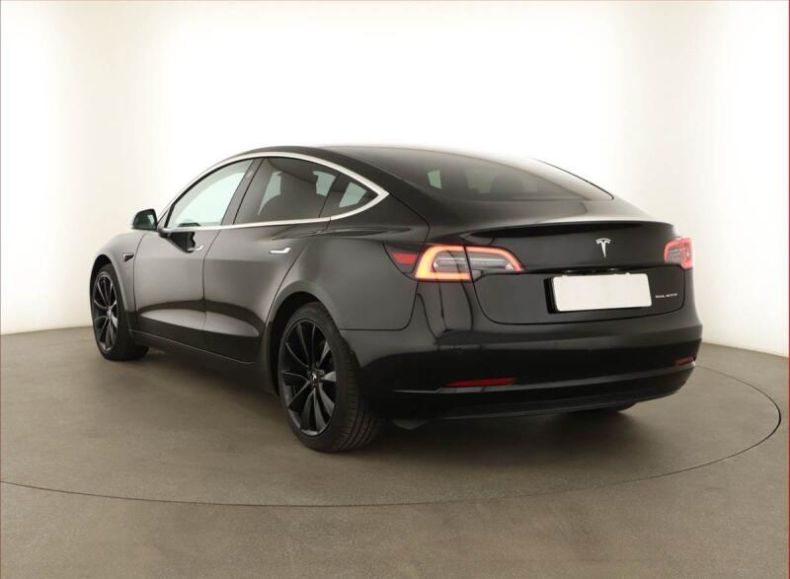 Tesla Model 3 - hlavní fotka