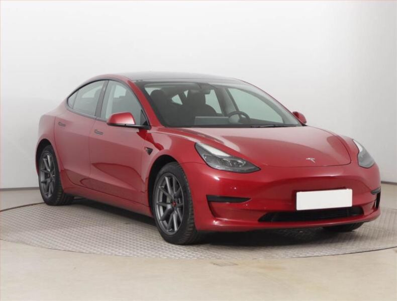 Tesla Model 3 - hlavní foto