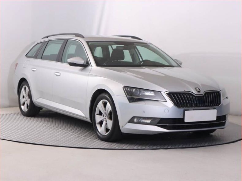 Škoda Superb - hlavní foto