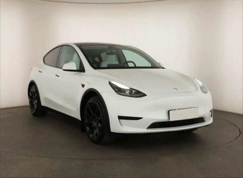 Tesla Model Y - hlavní foto