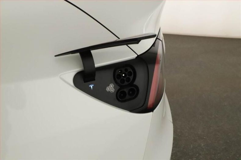 Tesla Model Y - hlavní fotka