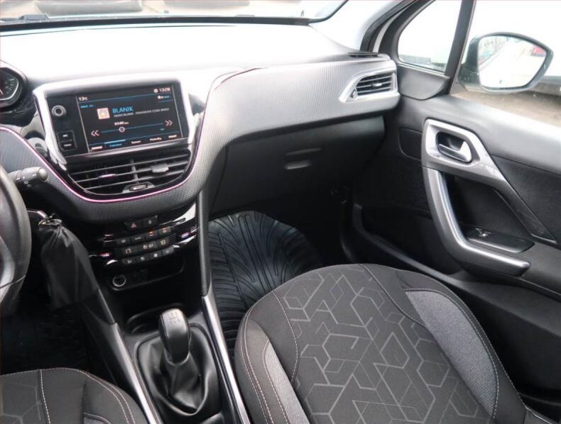 Peugeot 2008 - hlavní fotka