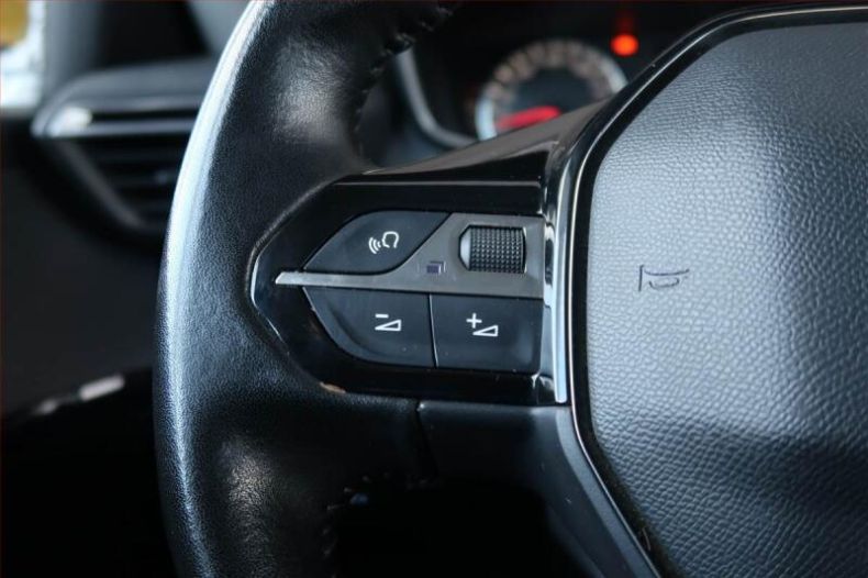 Peugeot 208 - hlavní fotka