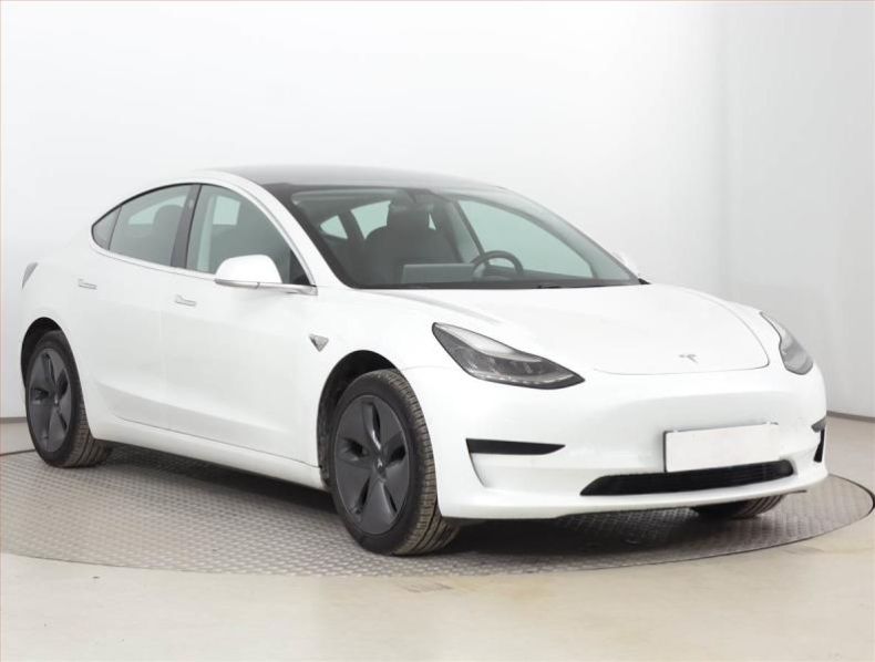 Tesla Model 3 - hlavní fotka inzerátu