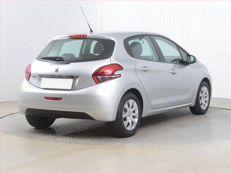 Peugeot 208 - hlavní fotka