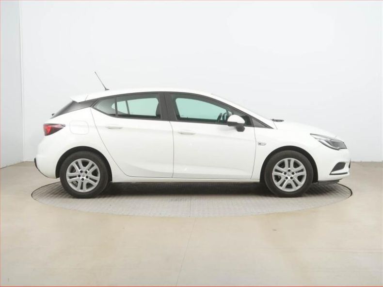 Opel Astra - hlavní fotka
