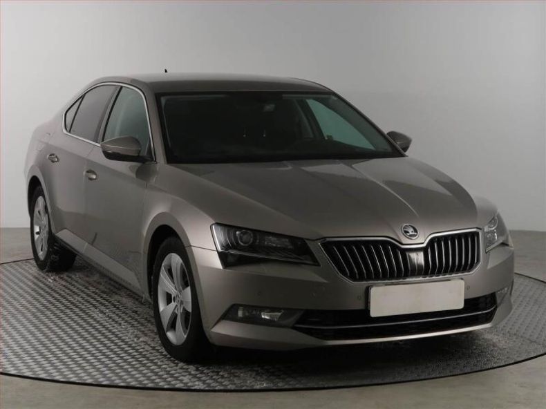 Škoda Superb - hlavní foto
