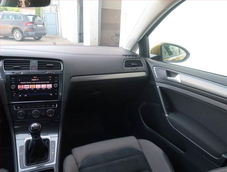 Volkswagen Golf - hlavní fotka