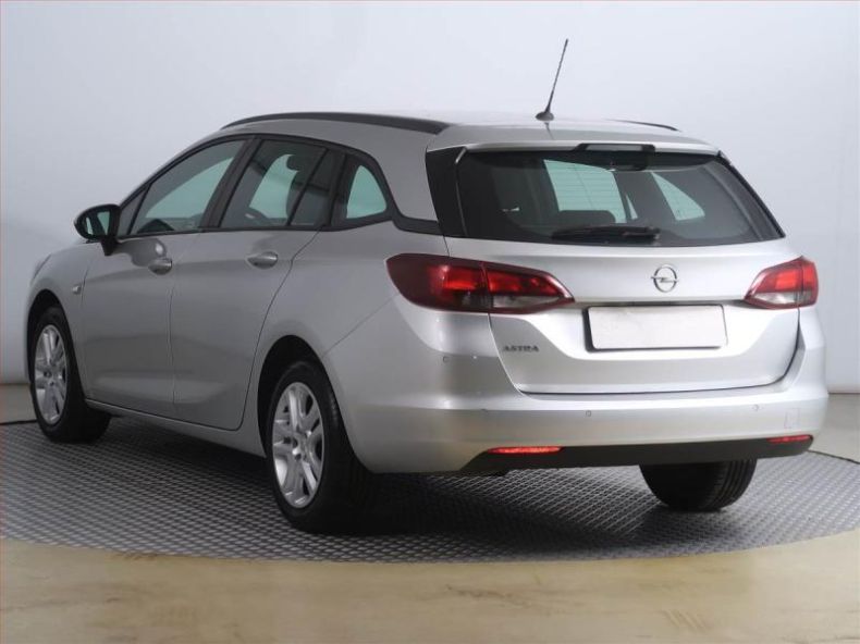 Opel Astra - hlavní fotka