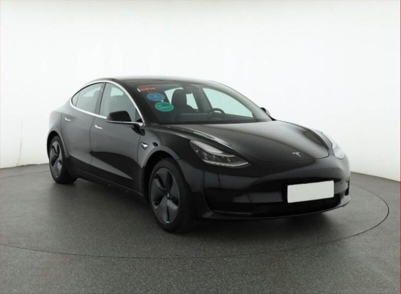 Tesla Model 3 - hlavní foto