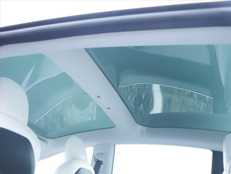 Tesla Model 3 - hlavní fotka