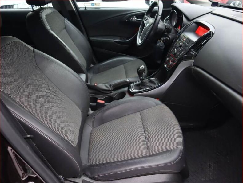 Opel Astra - hlavní fotka