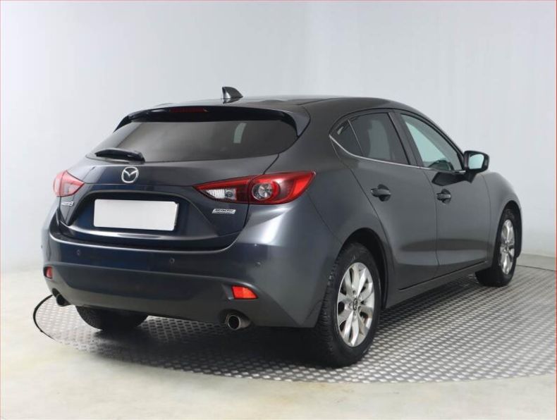 Mazda 3 - hlavní fotka