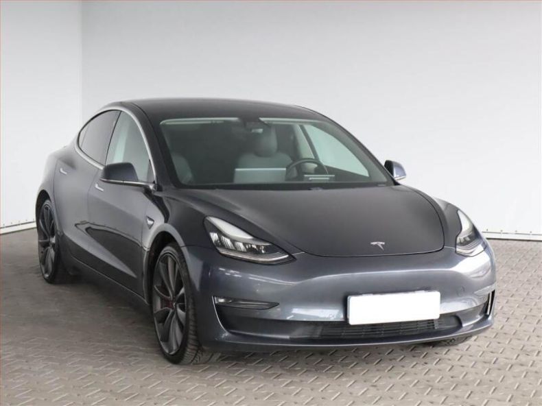 Tesla Model 3 - hlavní fotka inzerátu