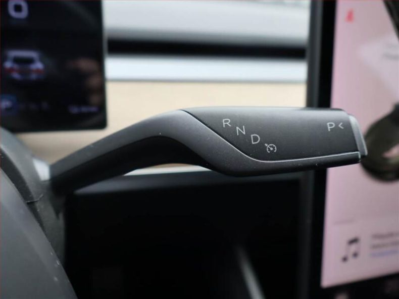 Tesla Model 3 - hlavní fotka