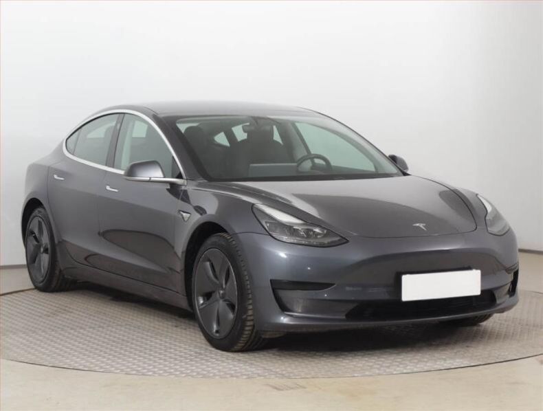 Tesla Model 3 - hlavní fotka inzerátu