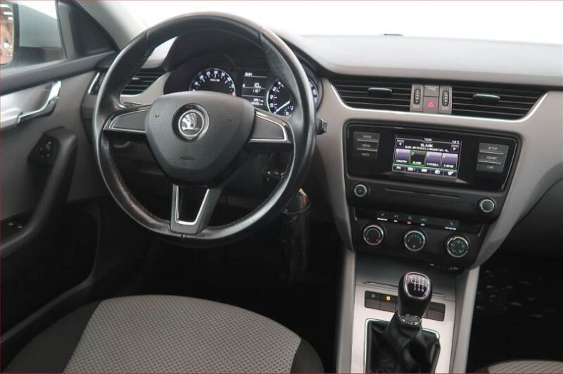 Škoda Octavia - hlavní fotka