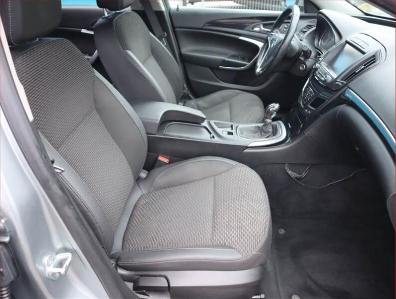 Opel Insignia - hlavní fotka