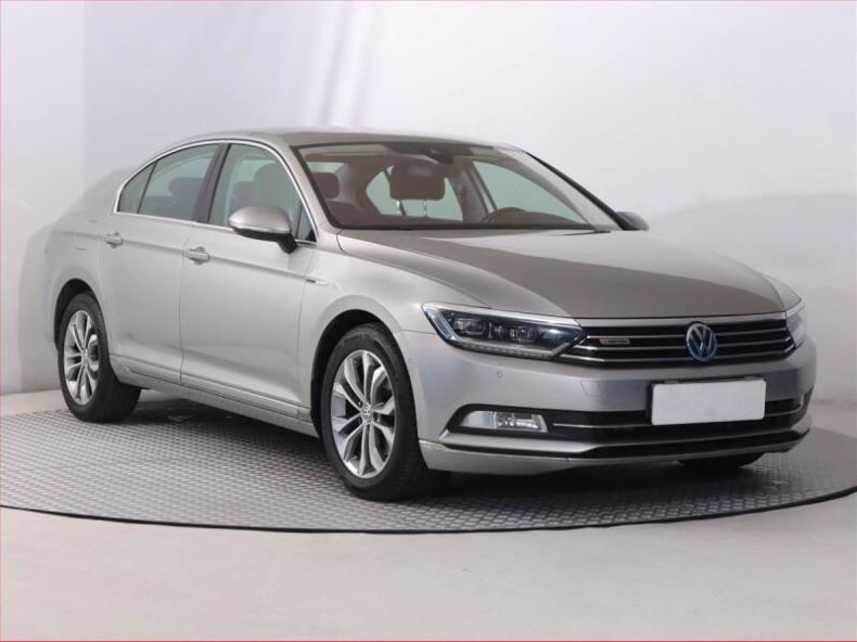Volkswagen Passat - hlavní fotka inzerátu