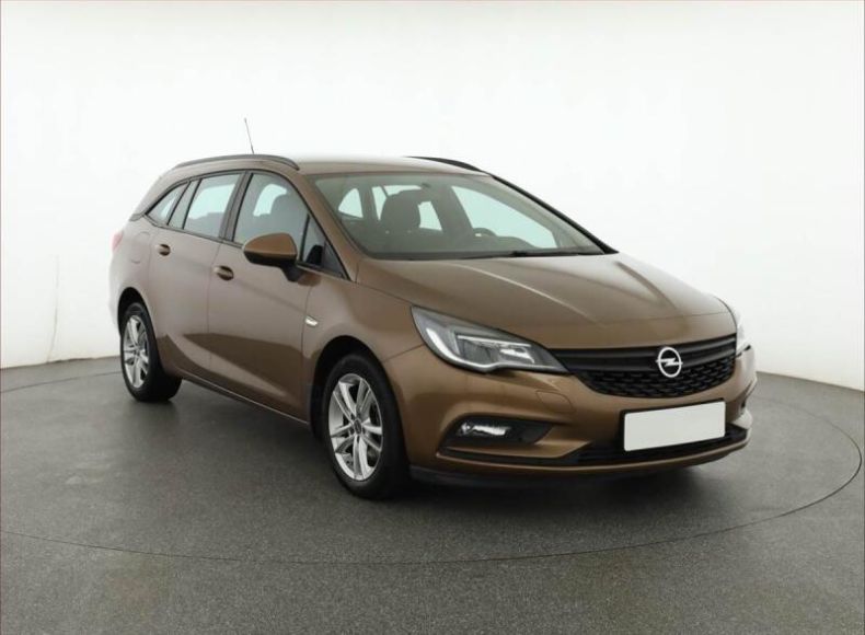 Opel Astra - hlavní foto