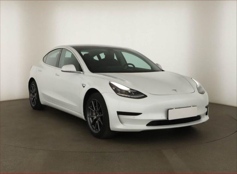 Tesla Model 3 - hlavní fotka inzerátu
