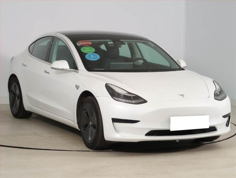 Tesla Model 3 - hlavní fotka inzerátu