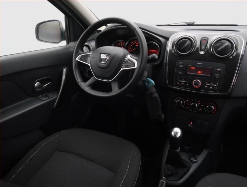 Dacia Logan - hlavní fotka