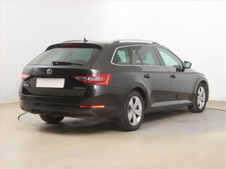Škoda Superb - hlavní fotka