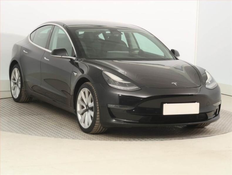 Tesla Model 3 - hlavní fotka inzerátu