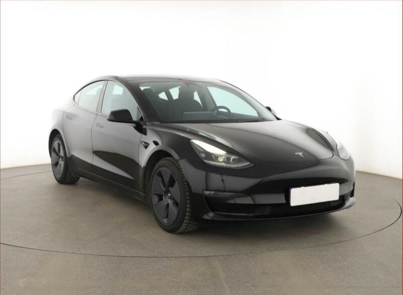 Tesla Model 3 - hlavní foto