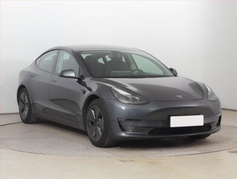 Tesla Model 3 - hlavní foto