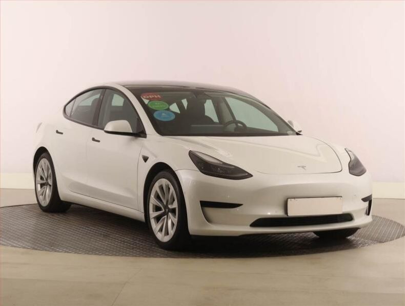 Tesla Model 3 - hlavní foto
